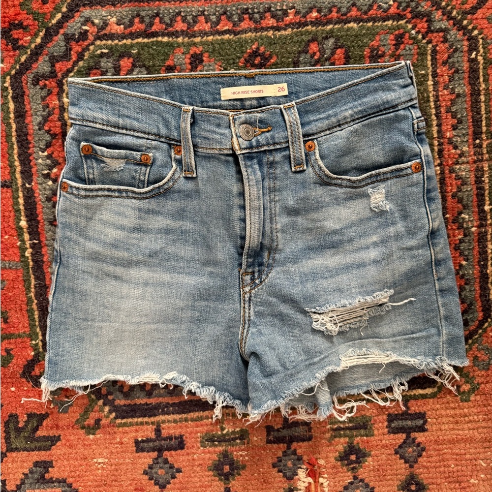 Levi’s High Rise Distressed Denim Shorts. Size 26